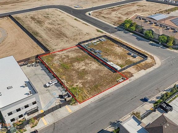 3rd image of 5706 Woodmere Dr
