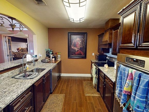 4th image of 2917 N Flamingo Dr