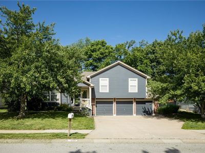 1127 SE Eastridge Dr, Blue Springs, MO, 64014
