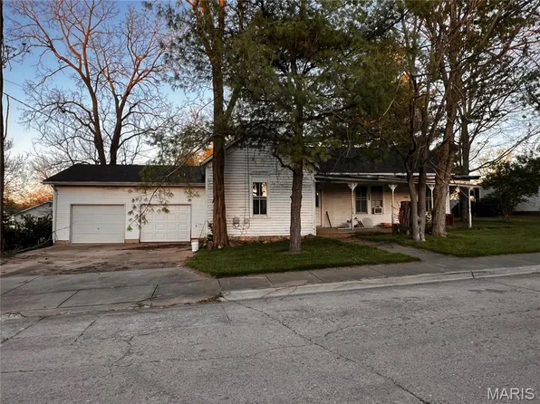 410 N Jackson St, Farmington, MO 63640