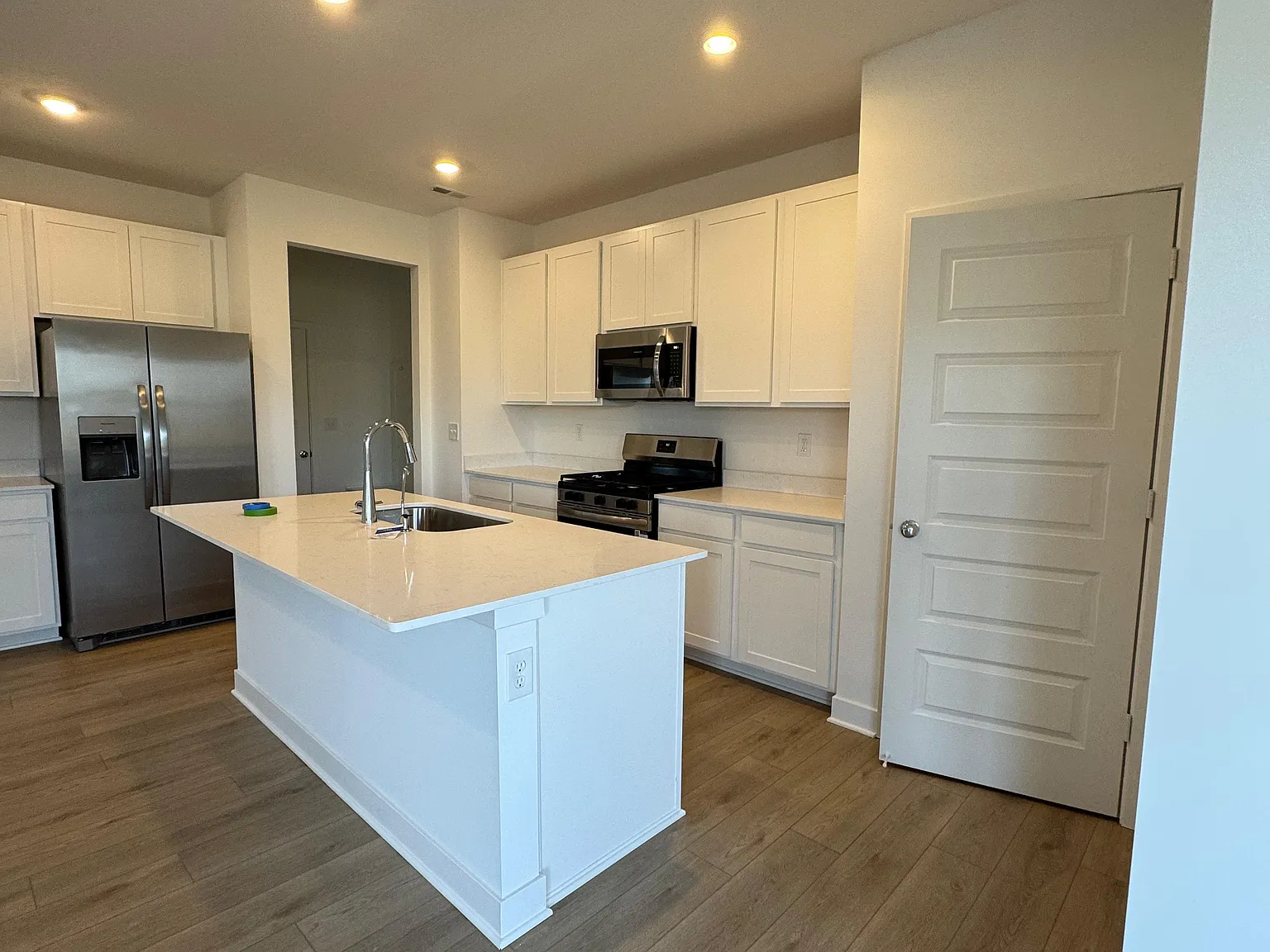 5 bed, 2856 sqft, $2,600 — Photo 4