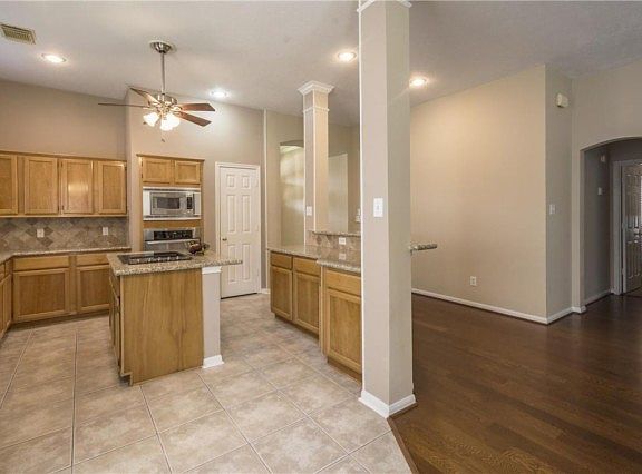 5th image of 619 Avery Dr