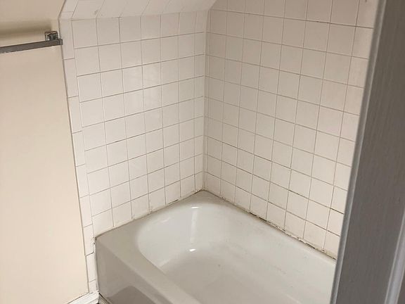 5th image of 241 E 9th St APT 10