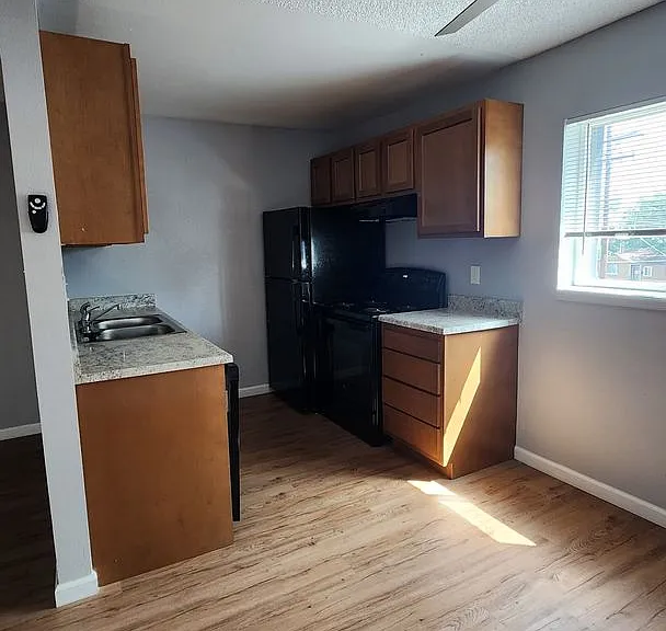 Myers Court — Photo 12