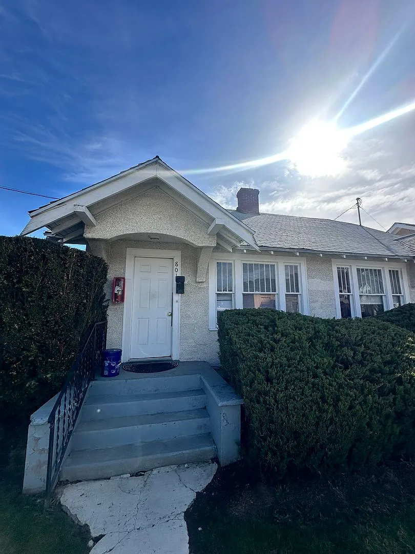 Building Photo - 801 Kittitas St