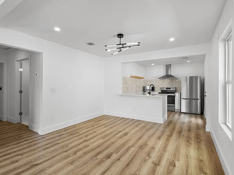 334 Cooper St — Photo 3
