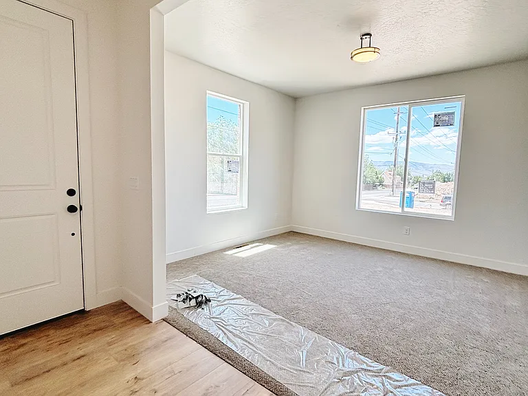 375 E 1600 N — Photo 19