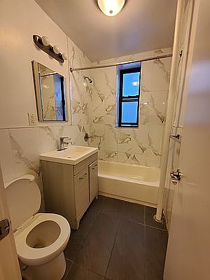 5th image of 2025 Regent Pl APT B4