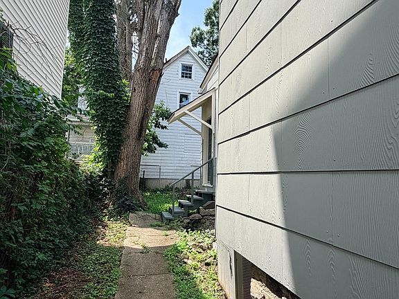 5th image of 1929 Dana Ave