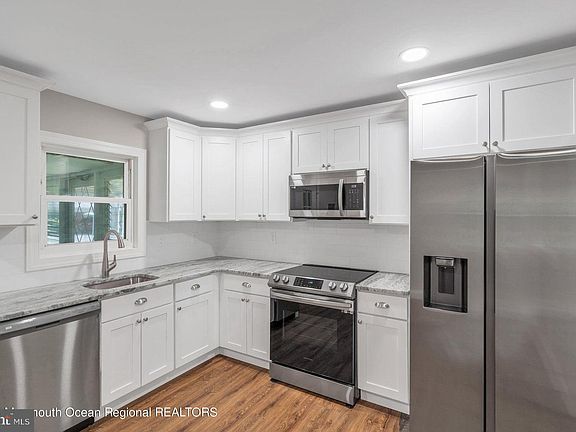 5th image of 88 Dorchester Dr