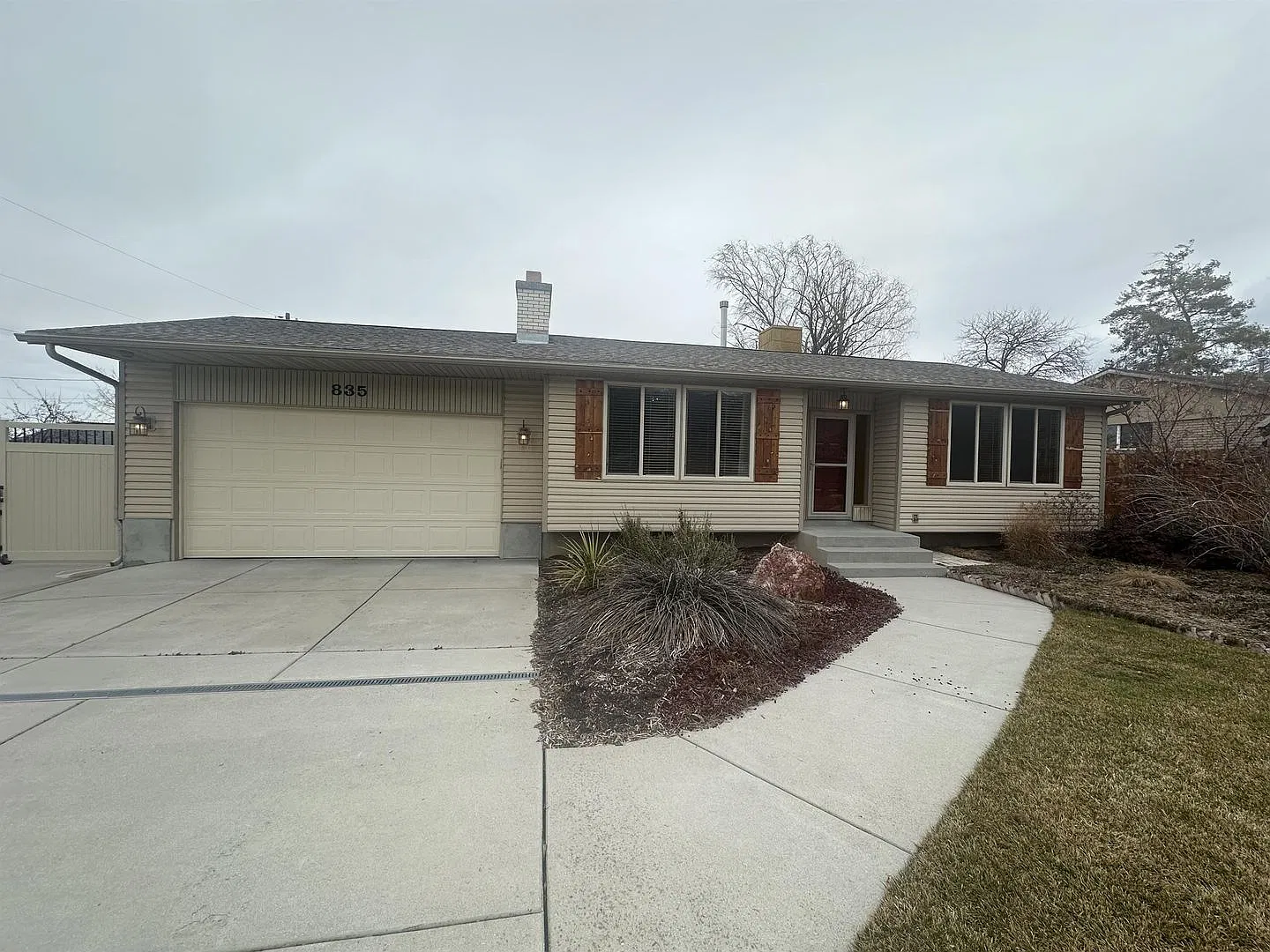 Spacious 3-Bedroom Draper Home with Large Shop & RV Parking — Photo 2