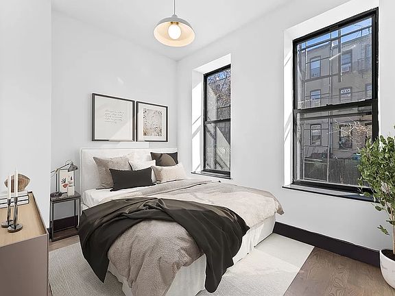 4th image of 24 Cornelia St Unit 3