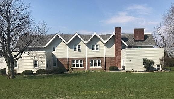 1st image of 160 Farber Ln APT 1