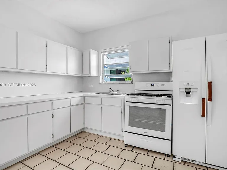 1243 SW 3rd St — Photo 23
