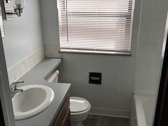 5th image of 1433 W 6th Ave