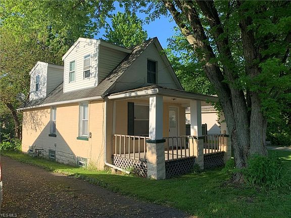 3rd image of 255 E 46th St