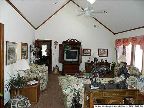 5th image of 8172 Longwood Dr