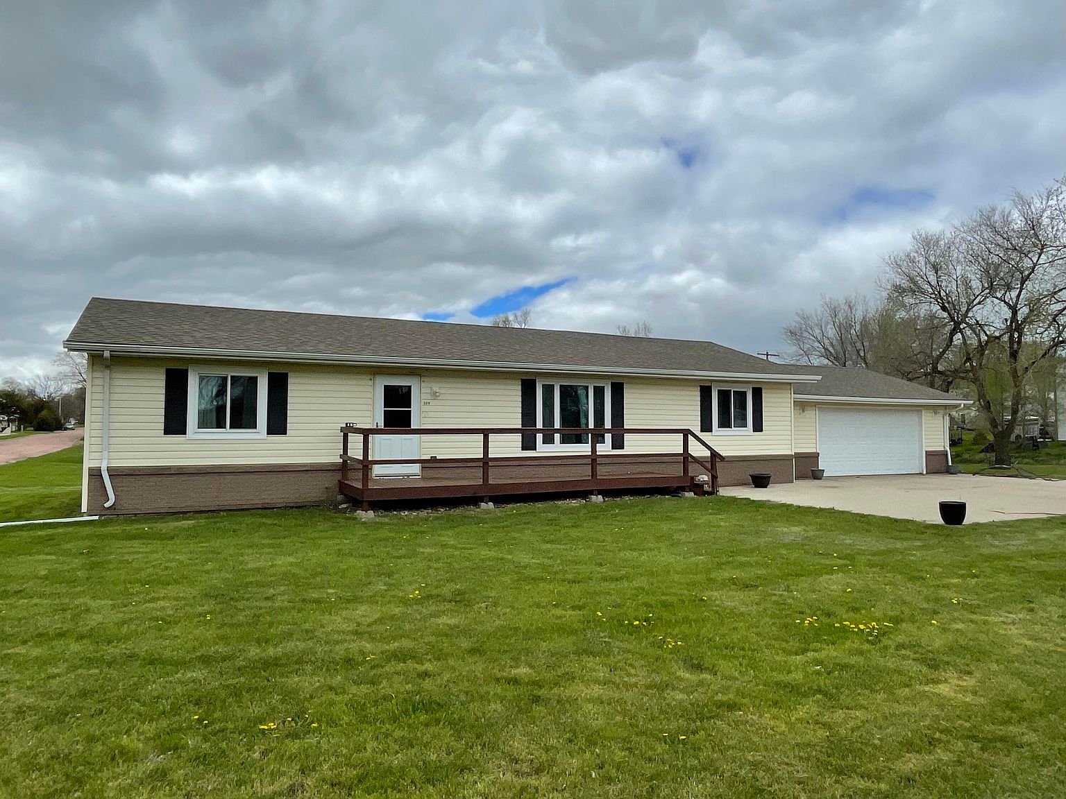 109 7th St NE, Wessington Springs, SD 57382 MLS 24183 Zillow