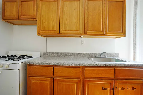 Rented by Norman Raindel, LREB | media 9