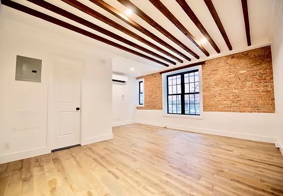 4th image of 152 W 49th St #5D