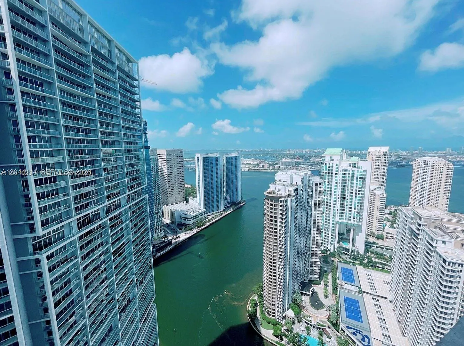 Icon Brickell No Two — Photo 1
