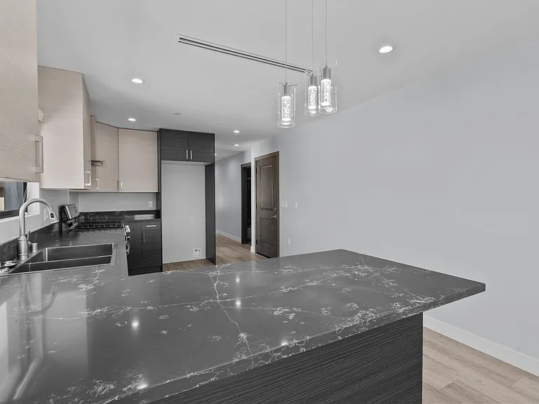 10032 Commerce Ave #4 — Photo 9