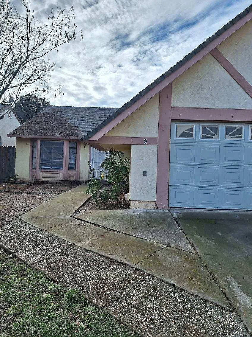 3 bed, 1470 sqft, $2,395 — Photo 1