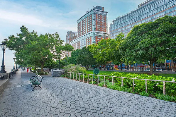 Rented by R New York | media 38