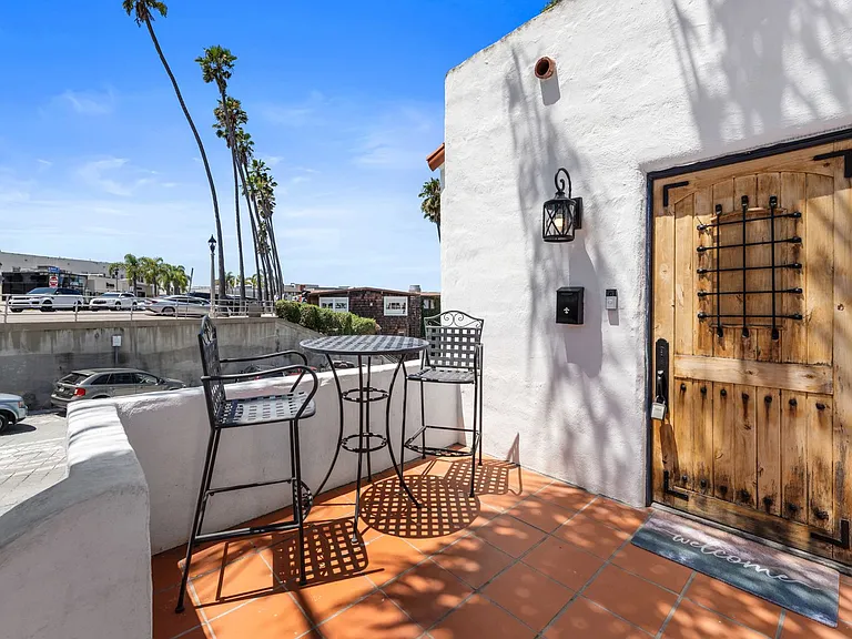1303 Cave St — Photo 41