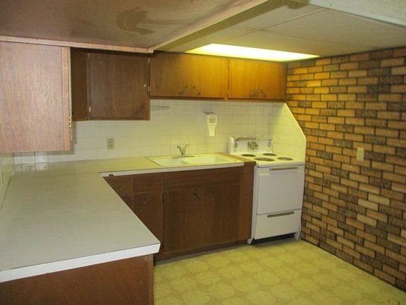 2nd image of 704 S Main St