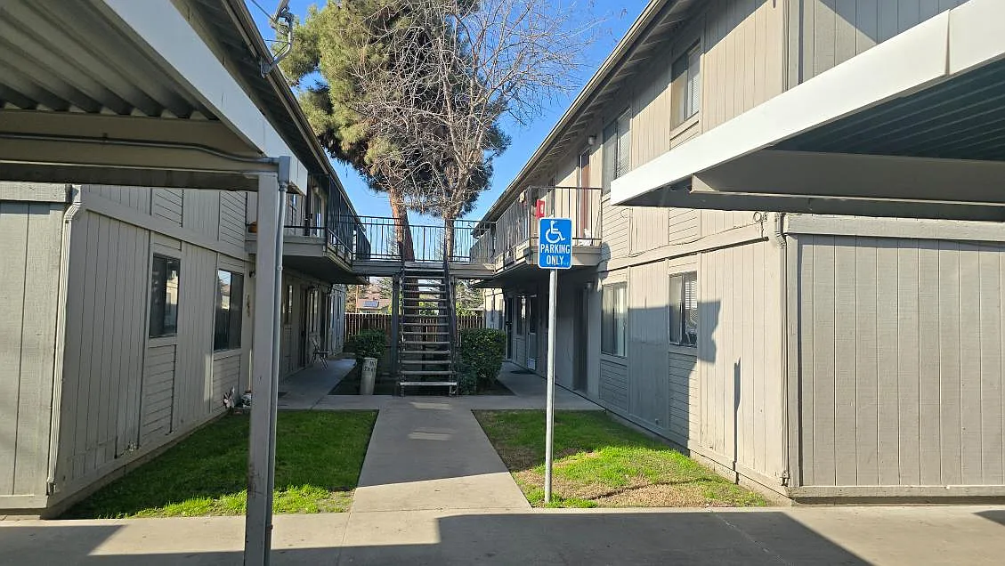 Morton Place Apartments — Photo 2