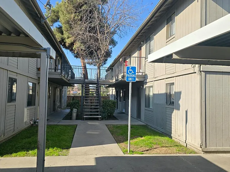 Morton Place Apartments — Photo 2