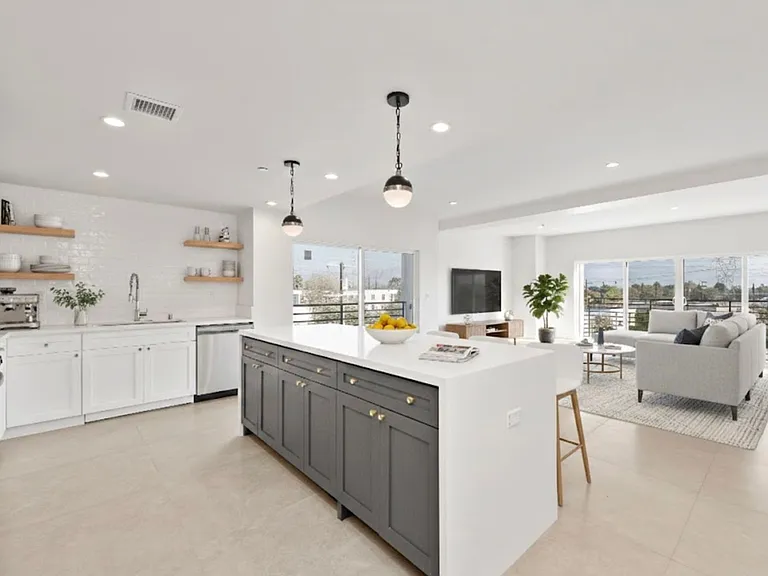 6025 Craner Ave — Photo 4
