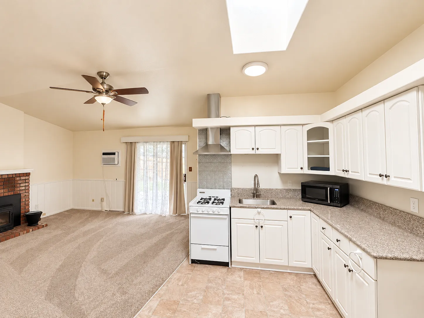 2 bed, 742 sqft, $2,800 — Photo 4