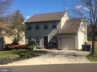 5 Hartzel Ct, Mount Laurel, NJ 08054