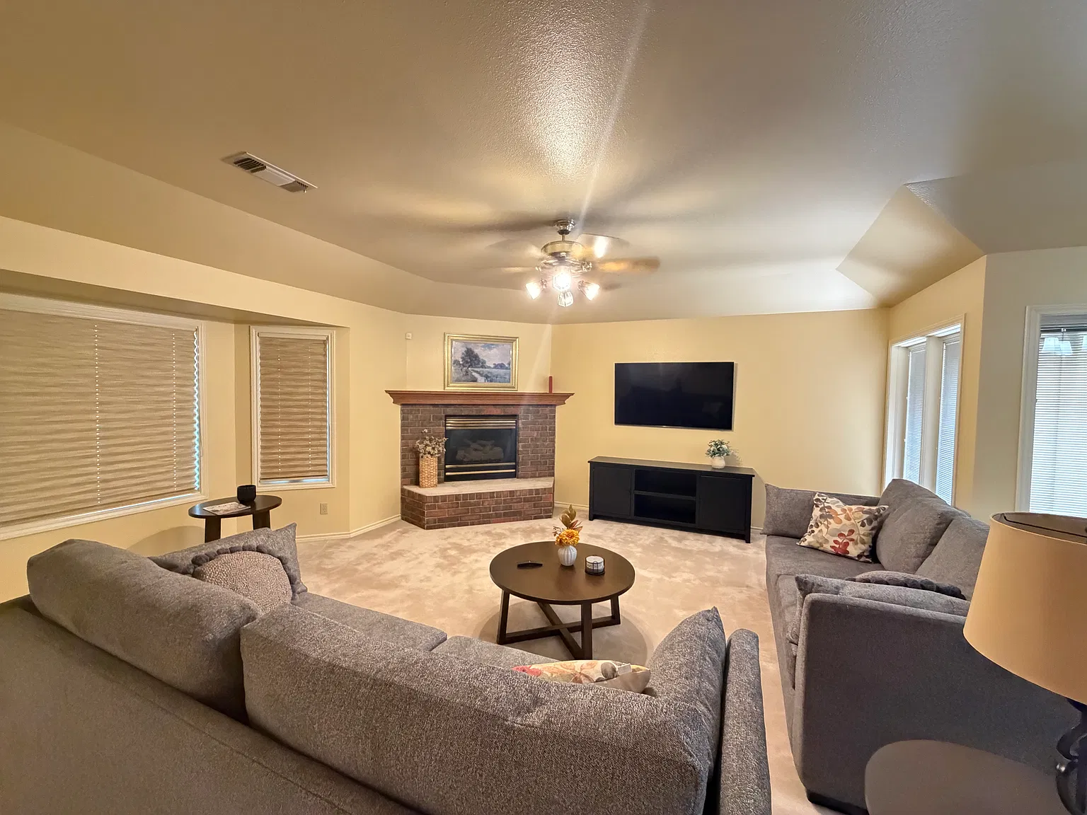 3 bed, 2.5 bath, 2507 sqft, $5,000 — Photo 3