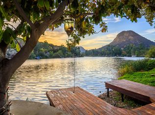 2070 Lakeshore Dr, Agoura Hills, CA 91301