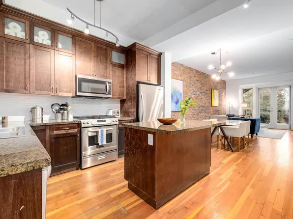 250 Salter St #123, New Westminster, BC V3M 0B7