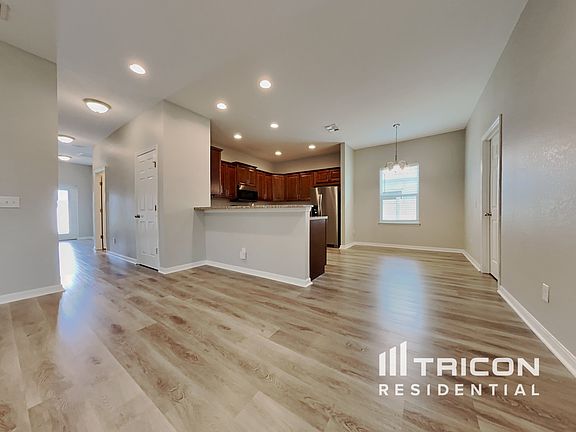3rd image of 3230 Whispering Trails Ave