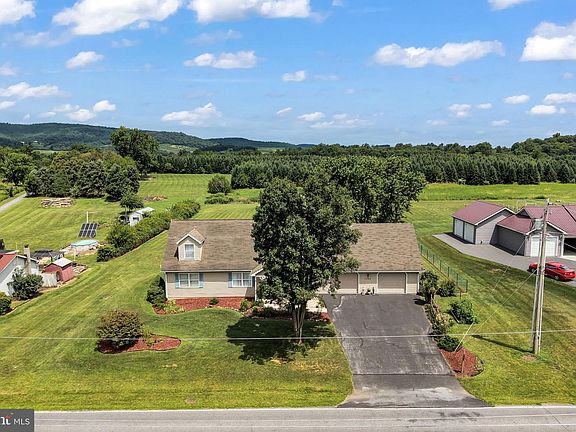 3rd image of 1345 Hilltown Rd