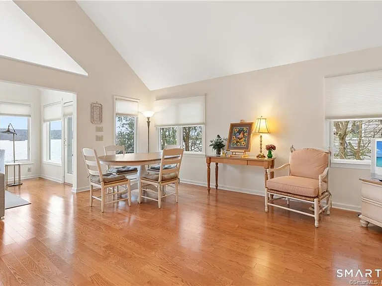 4 Eastview Rd — Photo 8