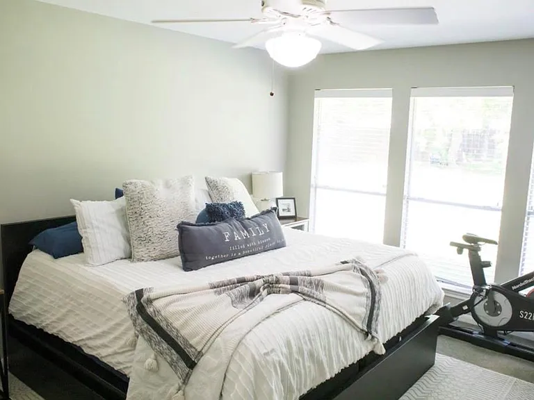 810 Shadberry Dr — Photo 7