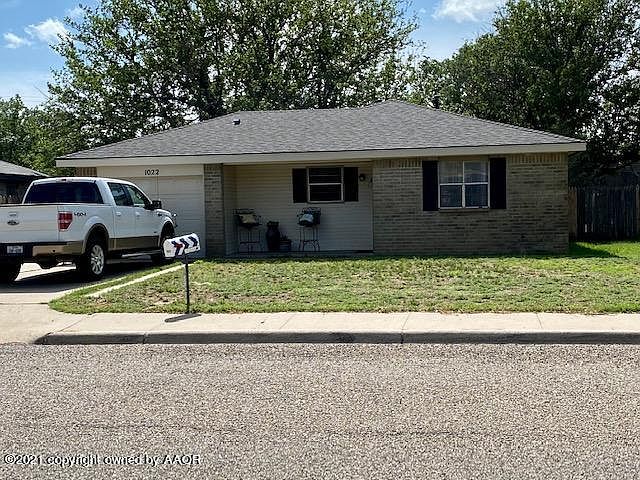 1st image of 1022 Holly Ln