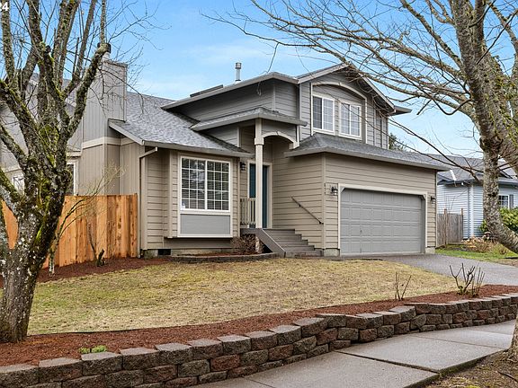 3rd image of 859 SE Beaver Creek Ln