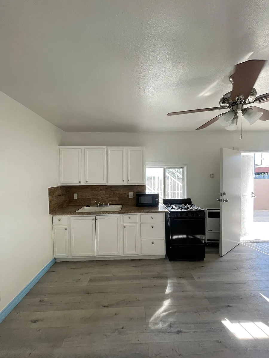 Building Photo - 5656 W Adams Blvd #2