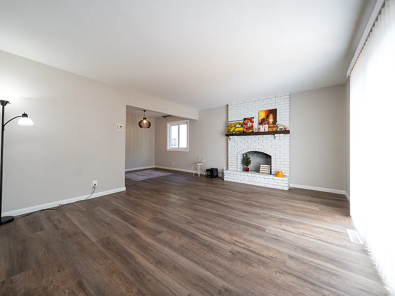 2701 Upland Ct N — Photo 2
