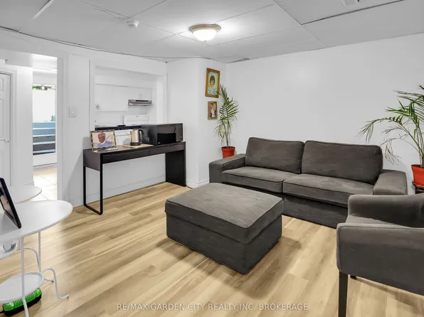 18 Wakil Dr Unit 2, Saint Catharines, ON L2T 3H8