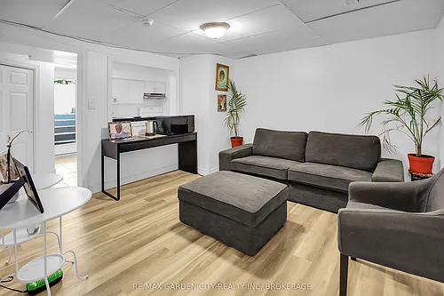 18 Wakil Dr Photo 1