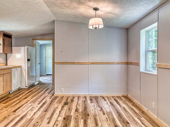 4th image of 71 Baldwin Cir