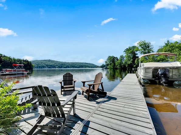 2 Lakeshore Dr, Holland, MA 01521